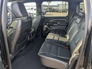 Ram 1500 2025 4x4 Laramie 4 puertas Cabina Crew 5.6 pies. Pickup SB