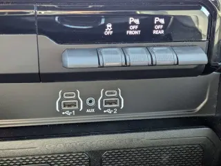 Ram 1500 2025 4x4 Laramie 4 puertas Cabina Crew 5.6 pies. Pickup SB