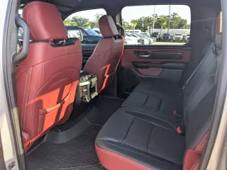 Ram 1500 2025 4x4 Rebel 4 puertas Cabina Crew 5.6 pies. Caja corta Pickup