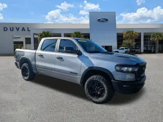 Ram 1500 2025 4x4 Rebel 4 puertas Cabina Crew 5.6 pies. Caja corta Pickup