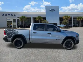Ram 1500 2025 4x4 Rebel 4 puertas Cabina Crew 5.6 pies. Caja corta Pickup