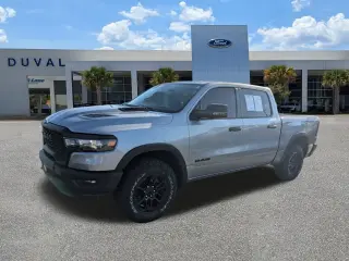 Ram 1500 2025 4x4 Rebel 4 puertas Cabina Crew 5.6 pies. Caja corta Pickup