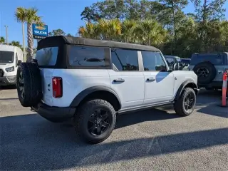 Ford Bronco 2024 4x4 Black Diamond 4 puertas SUV