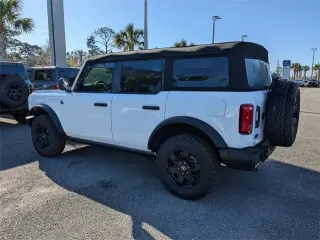 Ford Bronco 2024 4x4 Black Diamond 4 puertas SUV