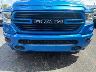 Ram 1500 2022 4x4 Laramie 4 puertas Cabina Crew 6.4 pies. Pickup SB