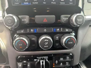 Ram 1500 2022 4x4 Laramie 4 puertas Cabina Crew 6.4 pies. Pickup SB