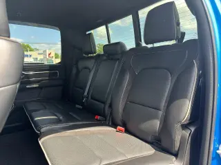 Ram 1500 2022 4x4 Laramie 4 puertas Cabina Crew 6.4 pies. Pickup SB