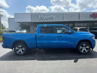 Ram 1500 2022 4x4 Laramie 4 puertas Cabina Crew 6.4 pies. Pickup SB