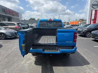 Ram 1500 2022 4x4 Laramie 4 puertas Cabina Crew 6.4 pies. Pickup SB