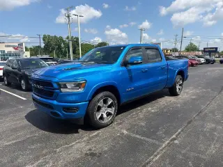 Ram 1500 2022 4x4 Laramie 4 puertas Cabina Crew 6.4 pies. Pickup SB