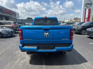 Ram 1500 2022 4x4 Laramie 4 puertas Cabina Crew 6.4 pies. Pickup SB
