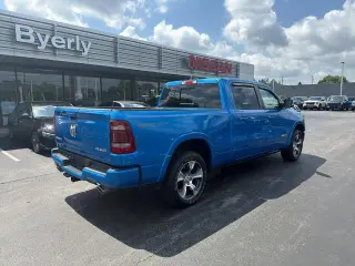 Ram 1500 2022 4x4 Laramie 4 puertas Cabina Crew 6.4 pies. Pickup SB