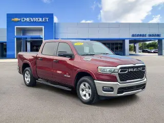 Ram 1500 2025 4x4 Big Horn 4 puertas Cabina Crew 5.6 pies. Caja corta Pickup