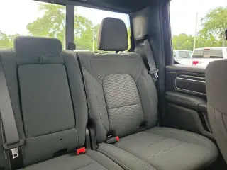 Ram 1500 2025 4x4 Big Horn 4 puertas Cabina Crew 5.6 pies. Caja corta Pickup