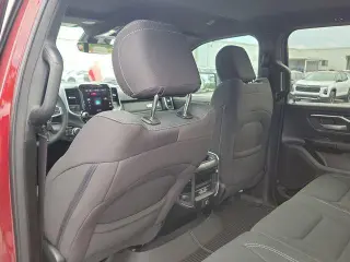 Ram 1500 2025 4x4 Big Horn 4 puertas Cabina Crew 5.6 pies. Caja corta Pickup