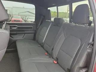 Ram 1500 2025 4x4 Big Horn 4 puertas Cabina Crew 5.6 pies. Caja corta Pickup