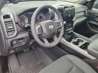 Ram 1500 2025 4x4 Big Horn 4 puertas Cabina Crew 5.6 pies. Caja corta Pickup