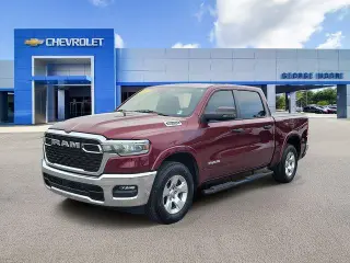 Ram 1500 2025 4x4 Big Horn 4 puertas Cabina Crew 5.6 pies. Caja corta Pickup