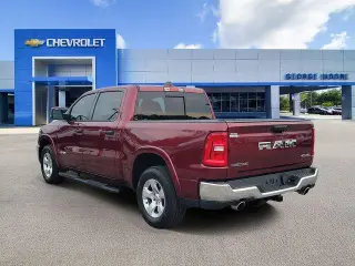 Ram 1500 2025 4x4 Big Horn 4 puertas Cabina Crew 5.6 pies. Caja corta Pickup