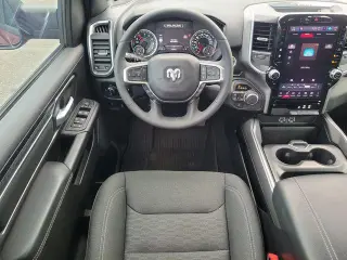Ram 1500 2025 4x4 Big Horn 4 puertas Cabina Crew 5.6 pies. Caja corta Pickup