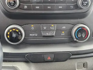 Ford Transit 2023 350 XL 3 puertas LWB Techo Bajo Furgón de Pasajeros