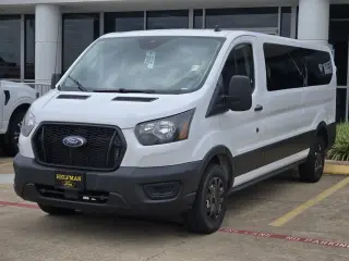 Ford Transit 2023 350 XL 3 puertas LWB Techo Bajo Furgón de Pasajeros