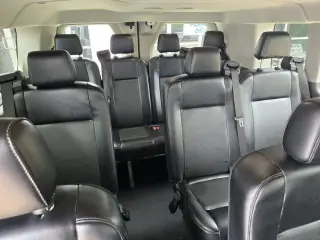 Ford Transit 2023 350 XL 3 puertas LWB Techo Bajo Furgón de Pasajeros