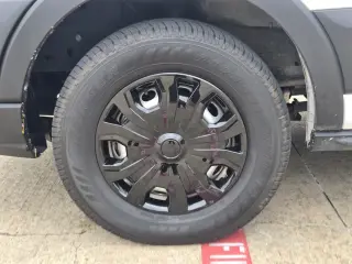 Ford Transit 2023 350 XL 3 puertas LWB Techo Bajo Furgón de Pasajeros