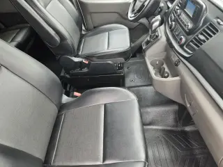 Ford Transit 2023 350 XL 3 puertas LWB Techo Bajo Furgón de Pasajeros