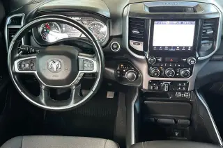 Ram 1500 2023 4x4 Big Horn 4 puertas Cabina Crew 5.6 pies. SB Pickup