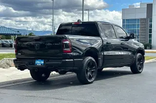 Ram 1500 2023 4x4 Big Horn 4 puertas Cabina Crew 5.6 pies. SB Pickup