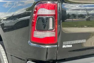 Ram 1500 2023 4x4 Big Horn 4 puertas Cabina Crew 5.6 pies. SB Pickup