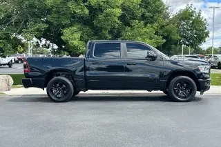 Ram 1500 2023 4x4 Big Horn 4 puertas Cabina Crew 5.6 pies. SB Pickup
