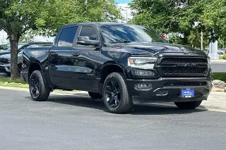 Ram 1500 2023 4x4 Big Horn 4 puertas Cabina Crew 5.6 pies. SB Pickup