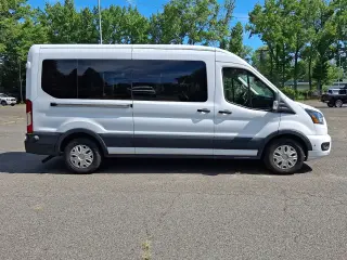 Furgoneta Ford Transit 2024 350 XL 3 puertas LWB Techo Medio Van de Pasajeros