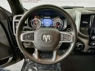 Ram 1500 2025 4x4 Tradesman 4 puertas Cabina Crew 5.6 pies. Caja corta Pickup