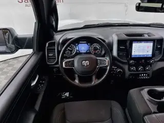 Ram 1500 2025 4x4 Tradesman 4 puertas Cabina Crew 5.6 pies. Caja corta Pickup