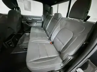 Ram 1500 2025 4x4 Tradesman 4 puertas Cabina Crew 5.6 pies. Caja corta Pickup