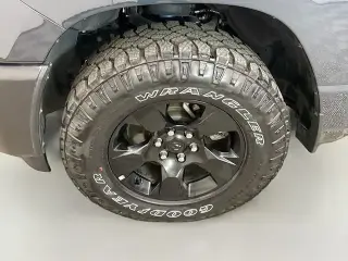 Ram 1500 2025 4x4 Tradesman 4 puertas Cabina Crew 5.6 pies. Caja corta Pickup