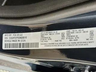 Ram 1500 2025 4x4 Tradesman 4 puertas Cabina Crew 5.6 pies. Caja corta Pickup