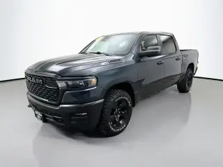 Ram 1500 2025 4x4 Tradesman 4 puertas Cabina Crew 5.6 pies. Caja corta Pickup