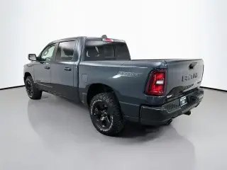 Ram 1500 2025 4x4 Tradesman 4 puertas Cabina Crew 5.6 pies. Caja corta Pickup
