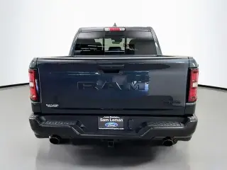 Ram 1500 2025 4x4 Tradesman 4 puertas Cabina Crew 5.6 pies. Caja corta Pickup