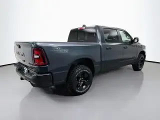 Ram 1500 2025 4x4 Tradesman 4 puertas Cabina Crew 5.6 pies. Caja corta Pickup
