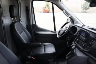 Ford Transit 2023 350 HD 2 puertas 138 pulg. WB DRW Chasis Cortado con GVWR de 9950 lb.