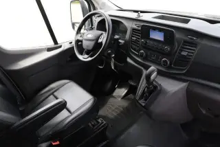 Ford Transit 2023 350 HD 2 puertas 138 pulg. WB DRW Chasis Cortado con GVWR de 9950 lb.