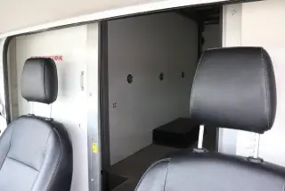 Ford Transit 2023 350 HD 2 puertas 138 pulg. WB DRW Chasis Cortado con GVWR de 9950 lb.
