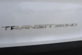 Ford Transit 2023 350 HD 2 puertas 138 pulg. WB DRW Chasis Cortado con GVWR de 9950 lb.