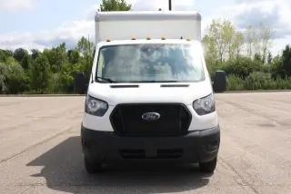Ford Transit 2023 350 HD 2 puertas 138 pulg. WB DRW Chasis Cortado con GVWR de 9950 lb.