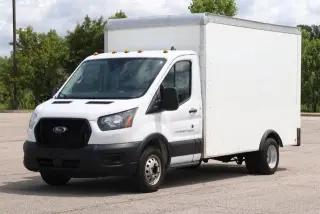 Ford Transit 2023 350 HD 2 puertas 138 pulg. WB DRW Chasis Cortado con GVWR de 9950 lb.